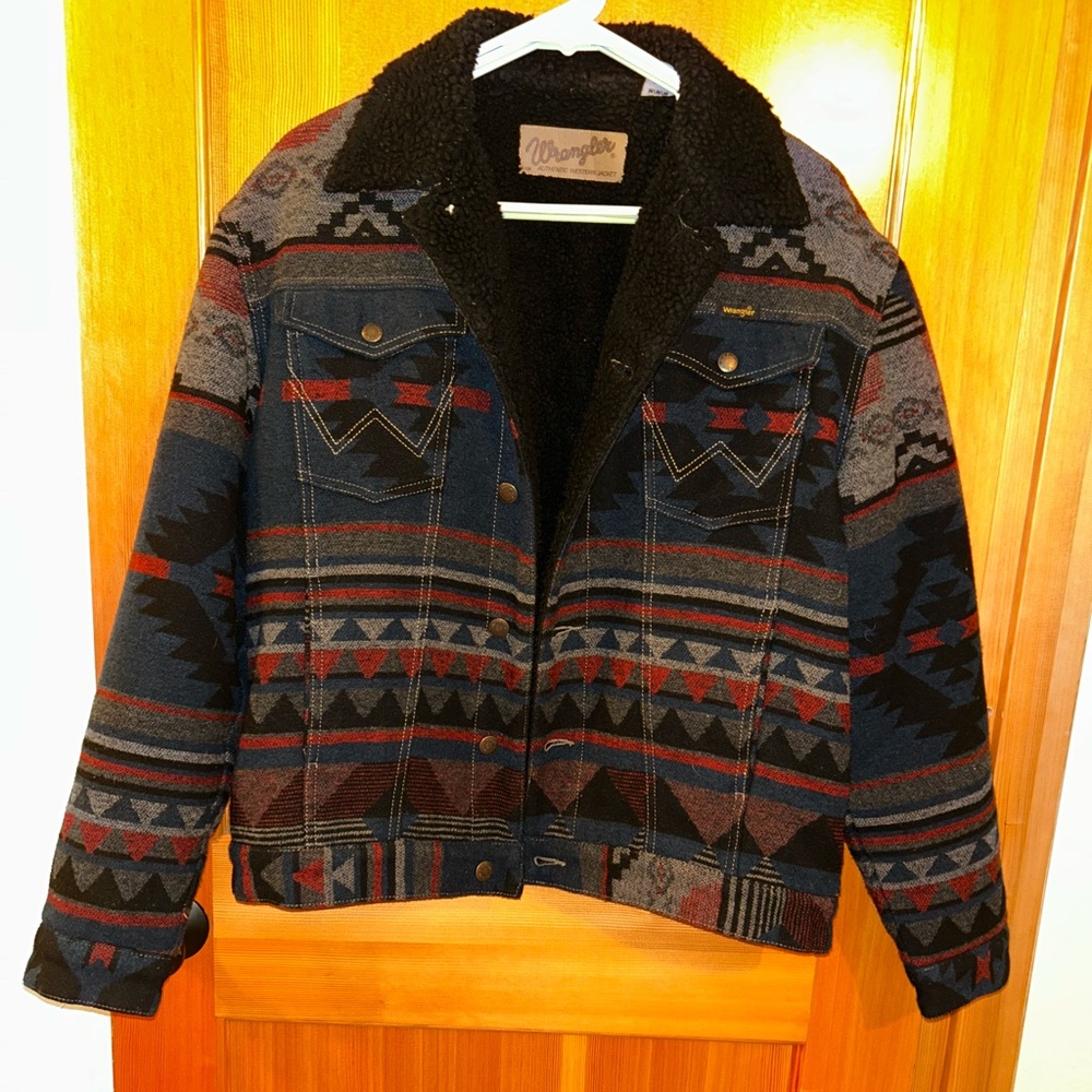 Medium Wrangler Western Sherpa Lined Trucker Jacket
Men or Women